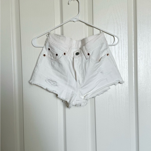 LEVI’S : Distressed off white Jean Shorts - Size 24 W - Picture 2 of 6